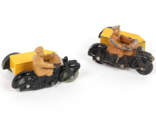 Lot 340 - DINKY TOYS (GB) (2)