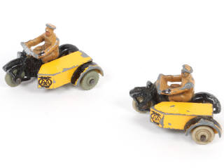 Lot 342 - DINKY TOYS (GB) (2)