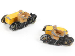 Lot 342 - DINKY TOYS (GB) (2)