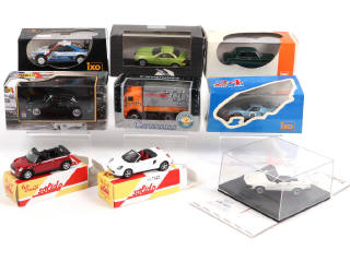 Lot 122 - DIVERS (9)