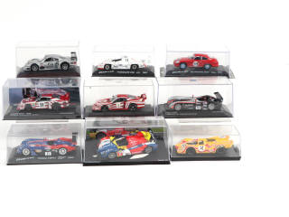Lot 97 - DIVERS (9)