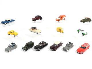 Lot 57 - DIVERS (16)