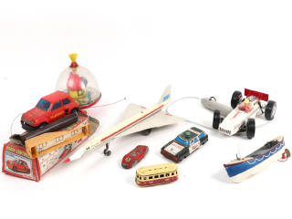 Lot 113 - DIVERS (8)