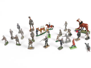 Lot 26 - DIVERS (22)