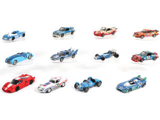 Lot 196 - DIVERS (12)