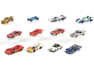Lot 198 - DIVERS (12)