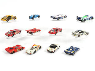 Lot 198 - DIVERS (12)