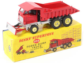 Lot 598 - DINKY TOYS (GB) (1)