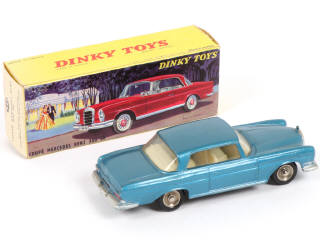 Lot 444 - DINKY TOYS (FRANCE) (1)