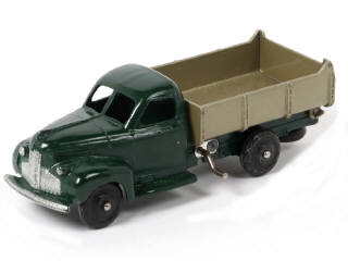 Lot 472 - DINKY TOYS (FRANCE) (1)