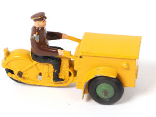 Lot 304 - DINKY TOYS (FRANCE) (1)