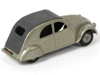Lot 328 - DINKY TOYS (FRANCE) (1)