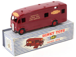 Lot 594 - DINKY TOYS (GB) (1)