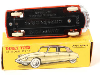 Lot 352 - DINKY TOYS (FRANCE) (1)