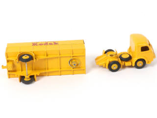Lot 476 - DINKY TOYS (FRANCE) (1)