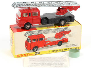 Lot 597 - DINKY TOYS (GB) (1)