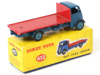 Lot 585 - DINKY TOYS (GB) (1)