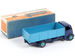 Lot 587 - DINKY TOYS (GB) (1)