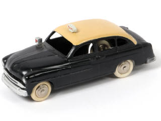 Lot 329 - DINKY TOYS (FRANCE) (1)