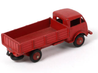 Lot 469 - DINKY TOYS (FRANCE) (1)