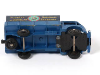 Lot 470 - DINKY TOYS (FRANCE) (1)