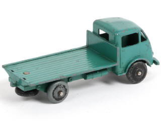 Lot 379 - DINKY TOYS (FRANCE) (1)