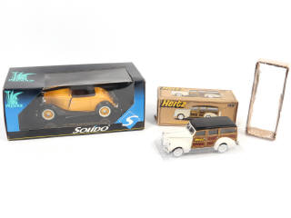 Lot 39 - DIVERS (2)