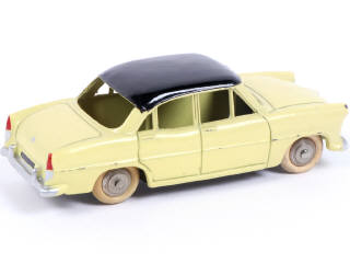 Lot 367 - DINKY TOYS (FRANCE) (1)