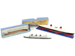 Lot 426 - DINKY TOYS (FRANCE) (2)