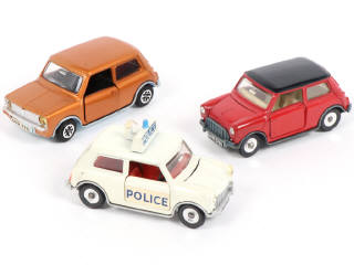 Lot 331 - DINKY TOYS (GB) (3)