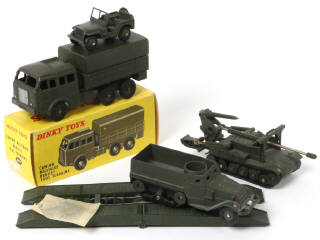 Lot 425 - DINKY TOYS (FRANCE) (4)