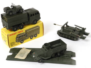 Lot 425 - DINKY TOYS (FRANCE) (4)