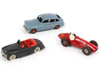 Lot 415 - DINKY TOYS (FRANCE) (3)