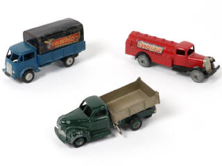 Lot 419 - DINKY TOYS (FRANCE) (3)
