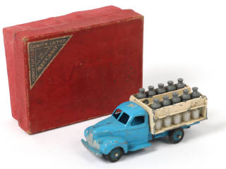Lot 381 - DINKY TOYS (FRANCE) (1)