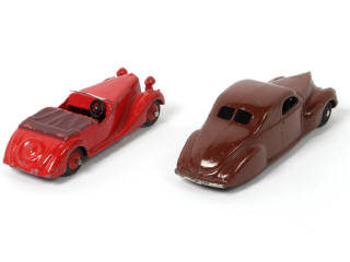Lot 296 - DINKY TOYS (GB) (2)
