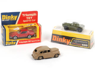 Lot 328 - DINKY TOYS (GB) (3)