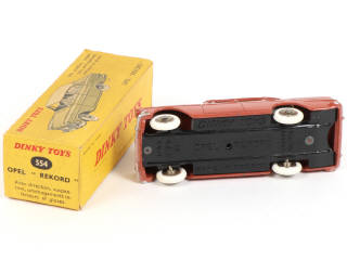 Lot 345 - DINKY TOYS (FRANCE) (1)