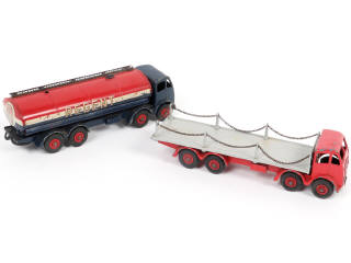 Lot 300 - DINKY TOYS (GB) (2)