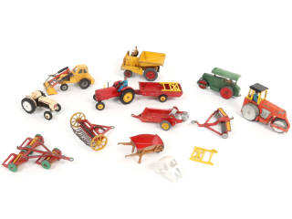 Lot 328 - DINKY TOYS (GB) (12)
