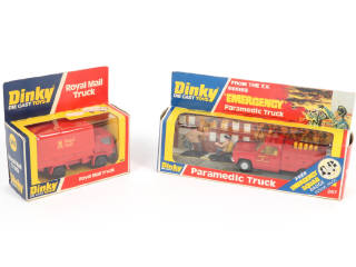 Lot 306 - DINKY TOYS (GB) (2)
