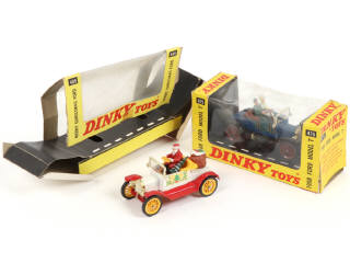 Lot 304 - DINKY TOYS (GB) (2)