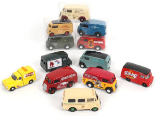 Lot 81 - DIVERS (12)
