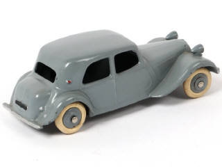Lot 335 - DINKY TOYS (FRANCE) (1)