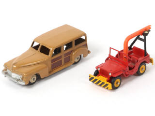 Lot 295 - DINKY TOYS (GB) (2)