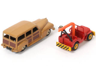 Lot 295 - DINKY TOYS (GB) (2)