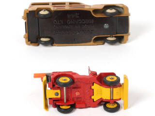 Lot 295 - DINKY TOYS (GB) (2)