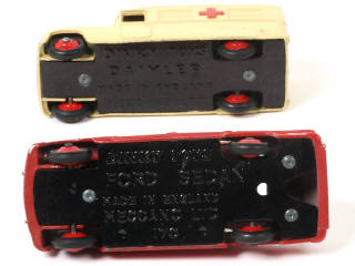 Lot 294 - DINKY TOYS (GB) (2)