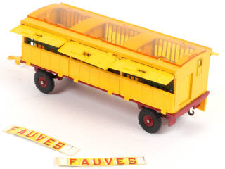 Lot 372 - DINKY TOYS (FRANCE) (1)