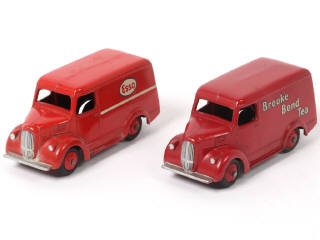 Lot 297 - DINKY TOYS (GB) (2)